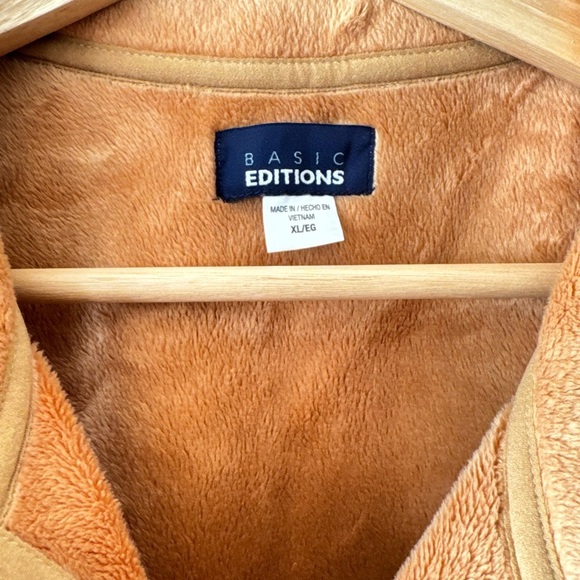 Basic Editions Tan Sleeveless Jacket - Picture 3 of 5